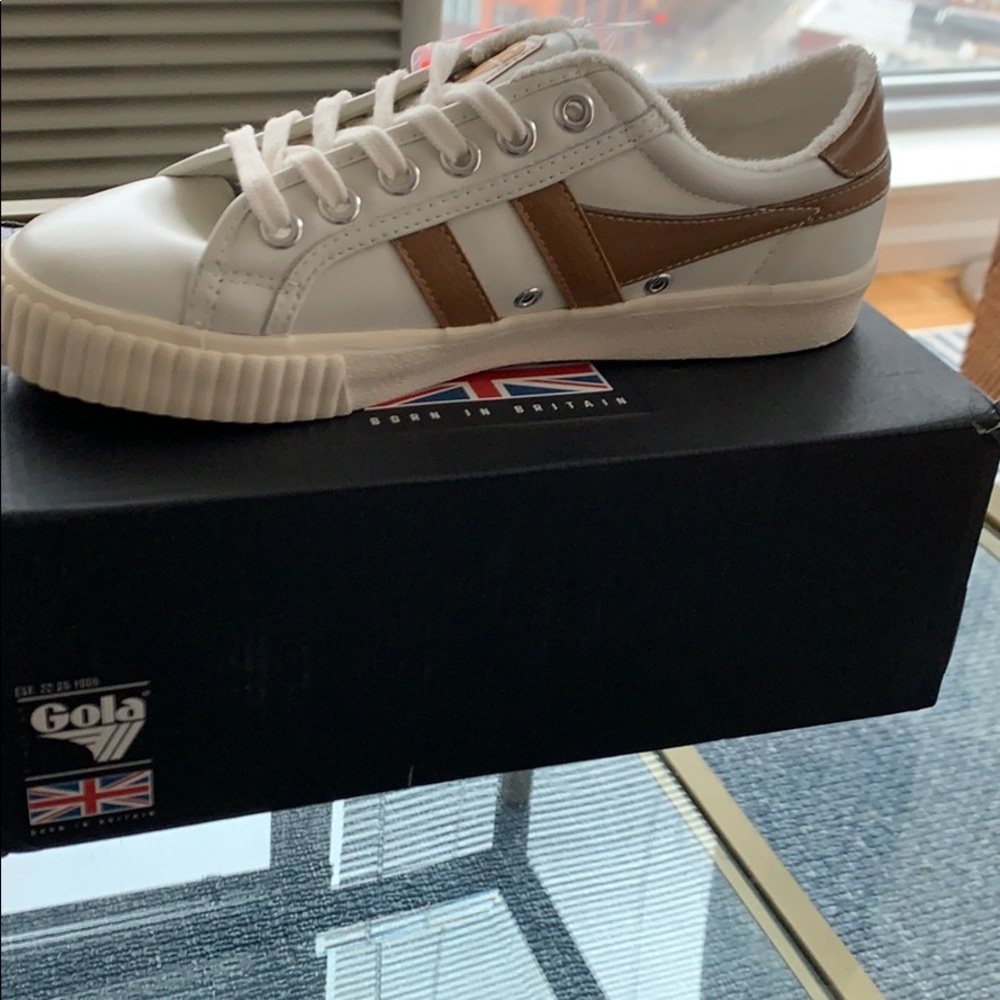 Brand new never worn size 6 gola sneakers